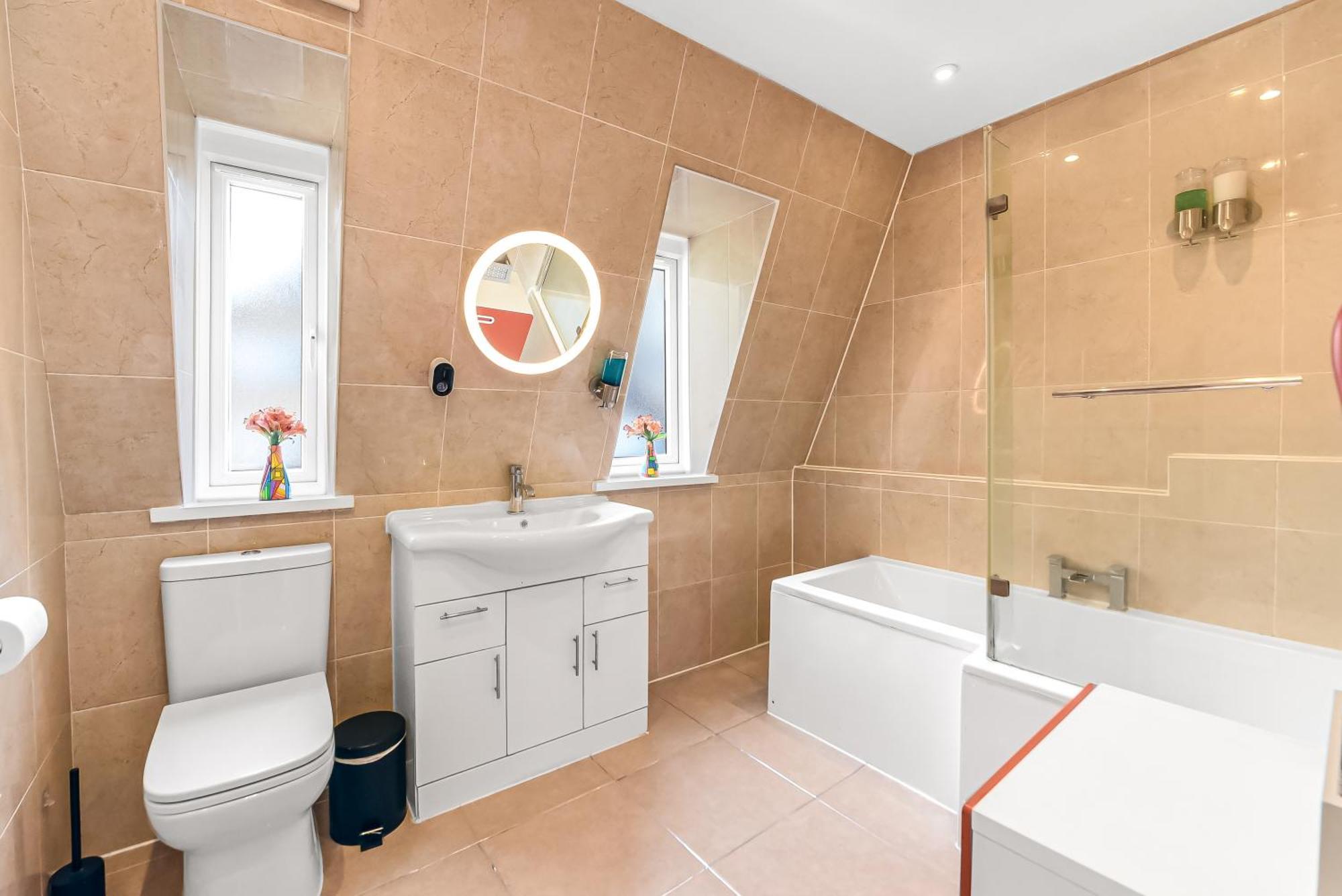 Cosy On Oxford Street Apartment London